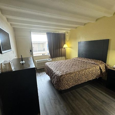 James River Inn & Suites Нюпорт Нюз Екстериор снимка