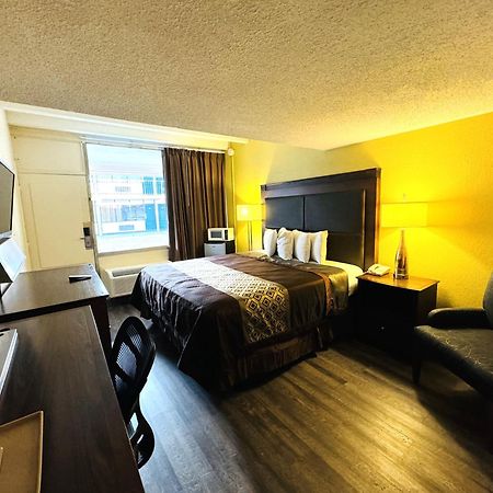 James River Inn & Suites Нюпорт Нюз Екстериор снимка