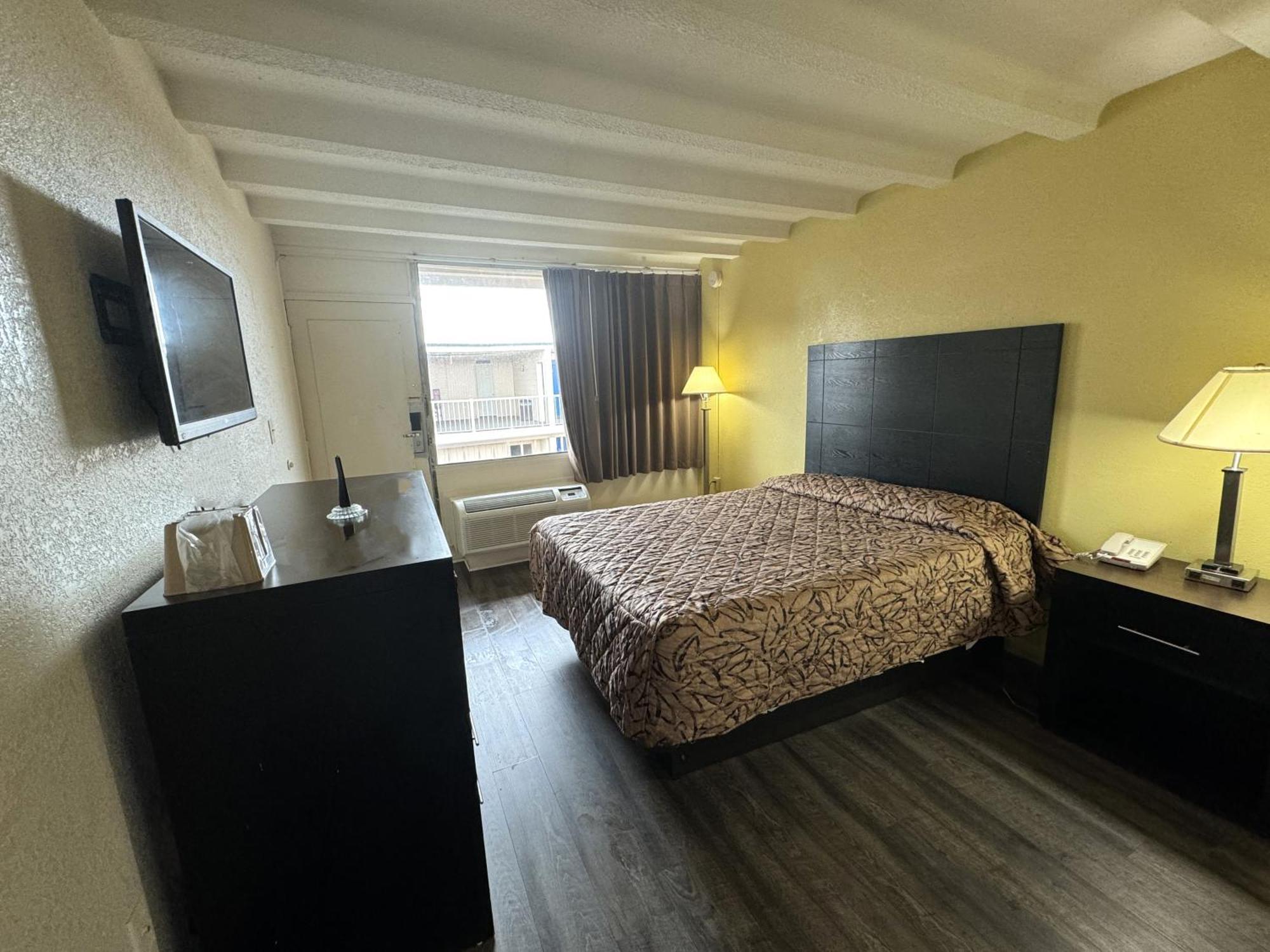 James River Inn & Suites Нюпорт Нюз Екстериор снимка