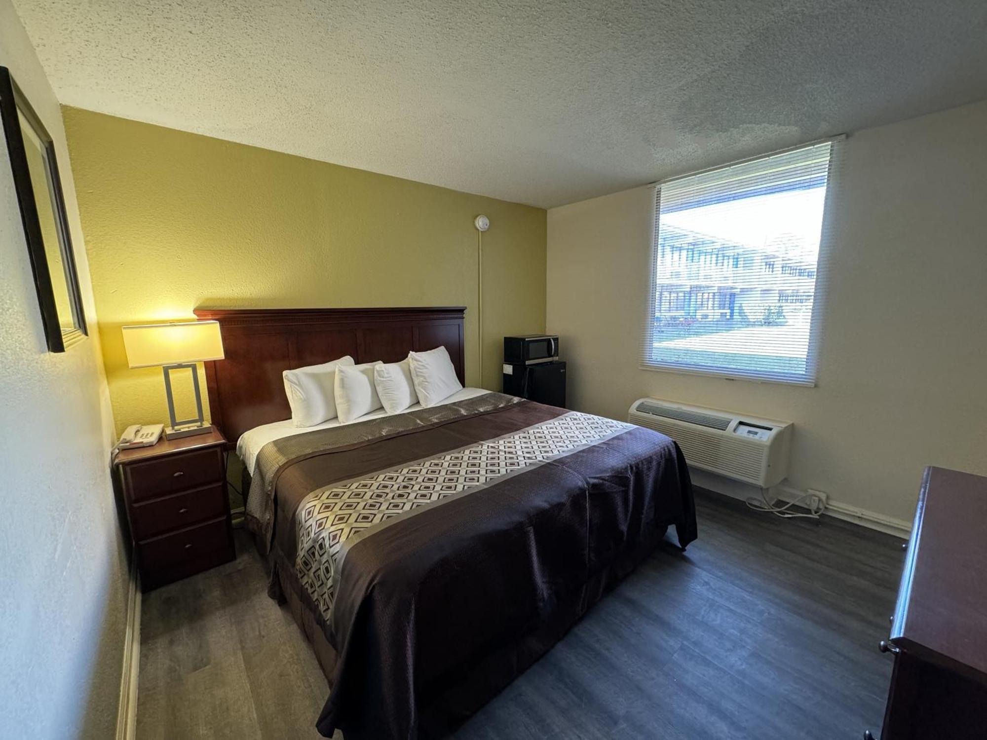 James River Inn & Suites Нюпорт Нюз Екстериор снимка